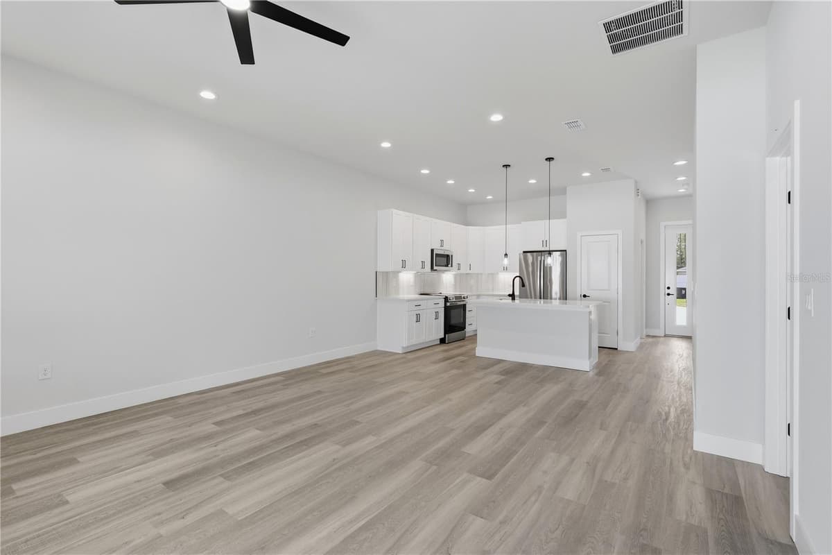 3 WHELAN PLACE — photo 13 of 42