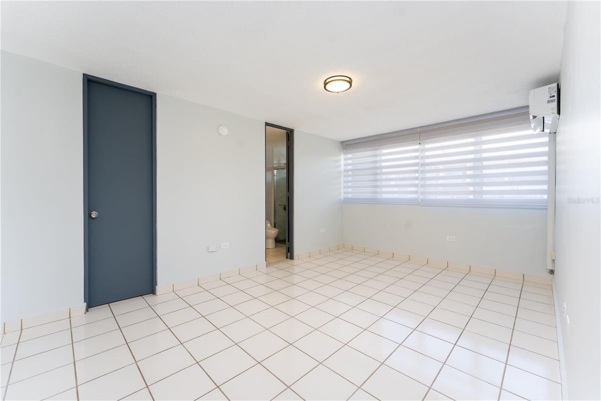 151 CESAR LUIS GONZALEZ — photo 10 of 19