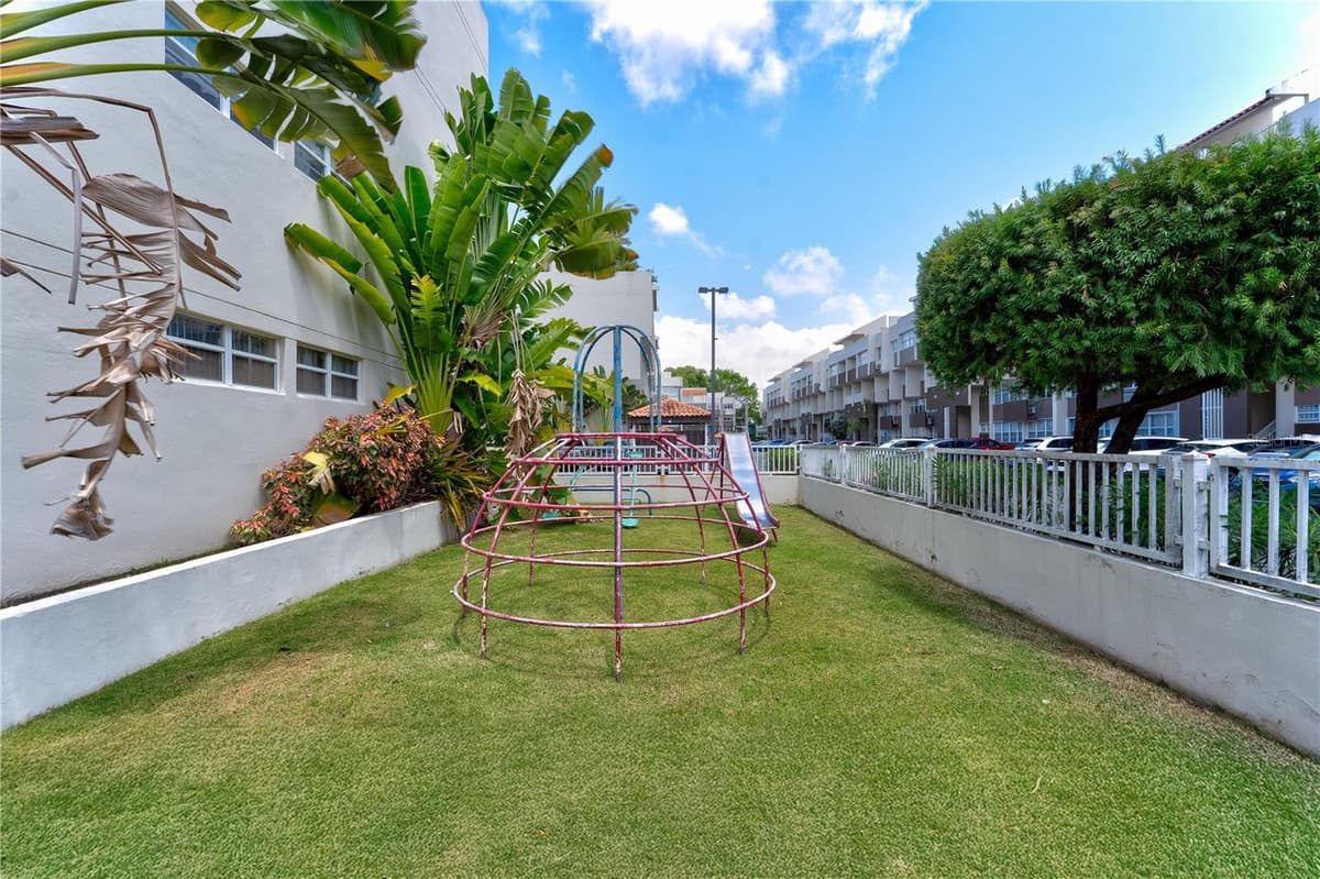 151 CESAR LUIS GONZALEZ — photo 17 of 19