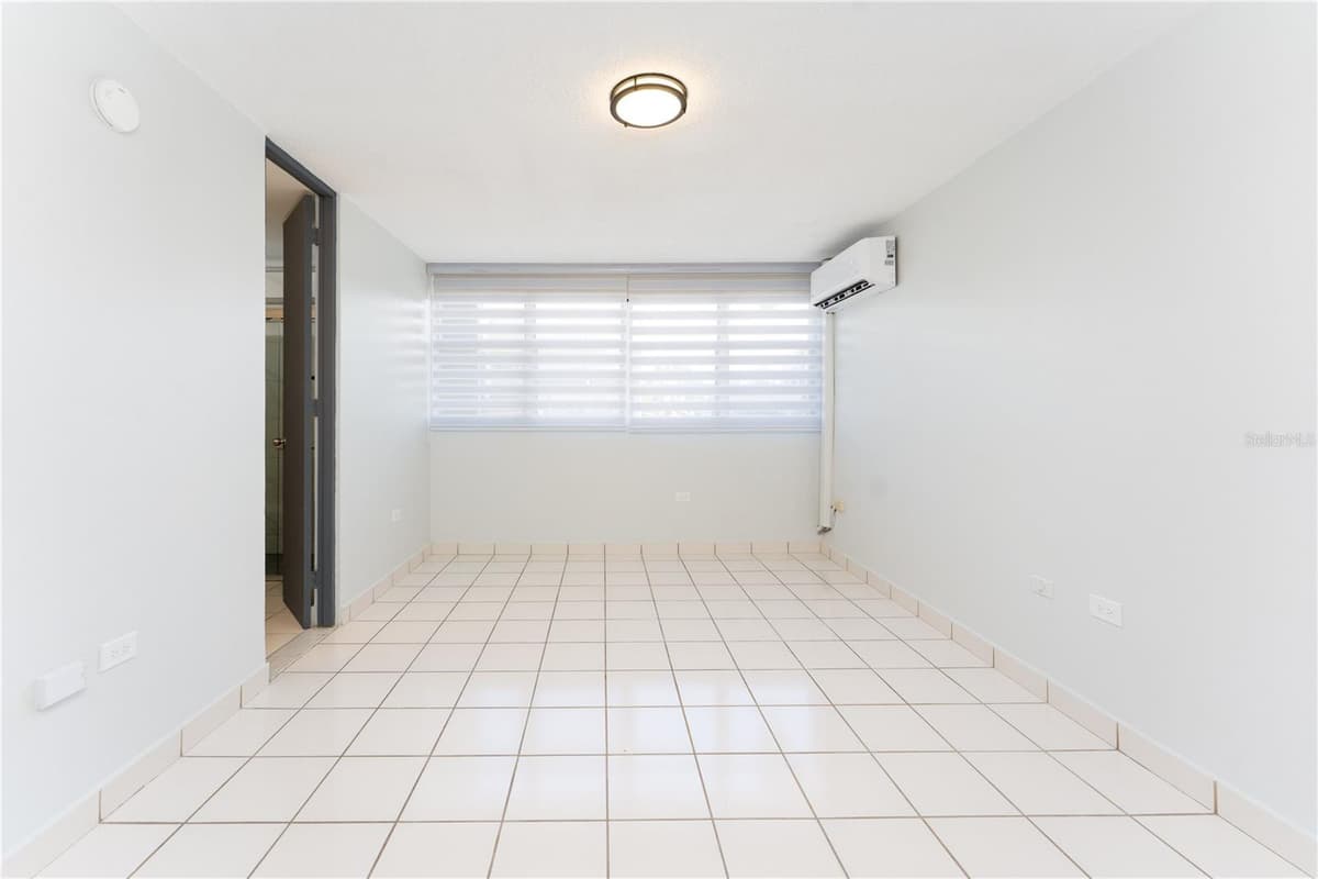 151 CESAR LUIS GONZALEZ — photo 11 of 19