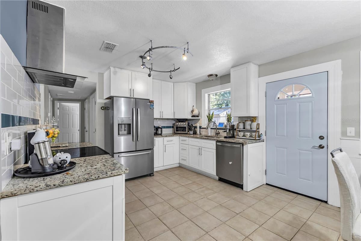 7903 LEMANS DRIVE — photo 10 of 39