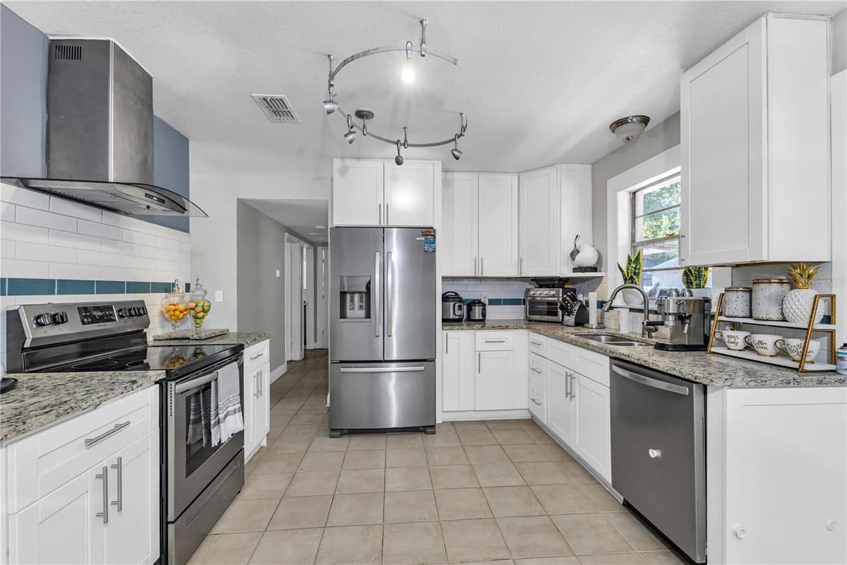 7903 LEMANS DRIVE — photo 12 of 39
