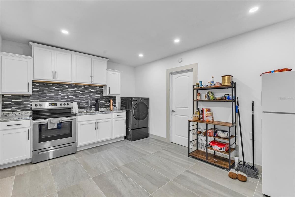 7903 LEMANS DRIVE — photo 32 of 39