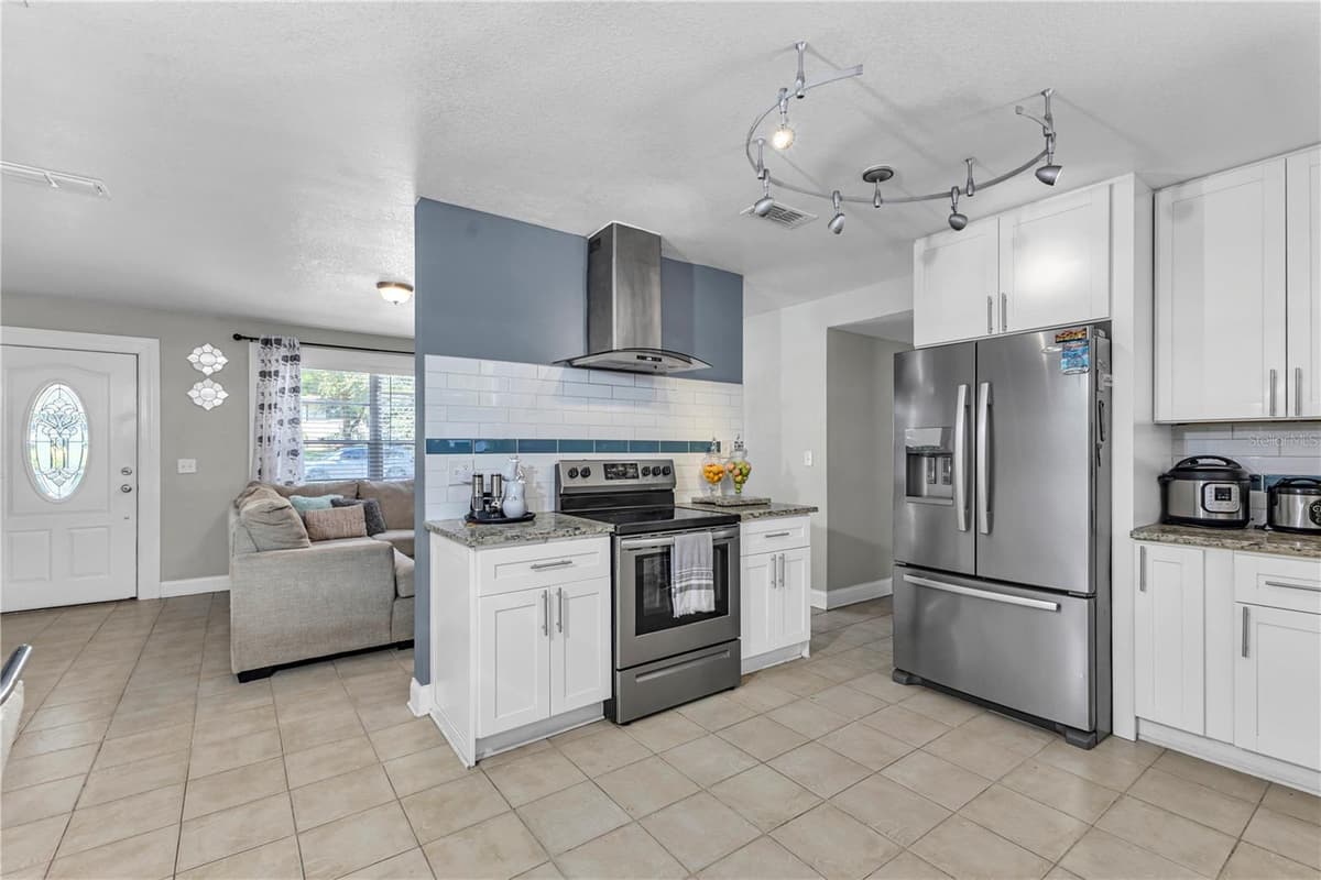 7903 LEMANS DRIVE — photo 11 of 39
