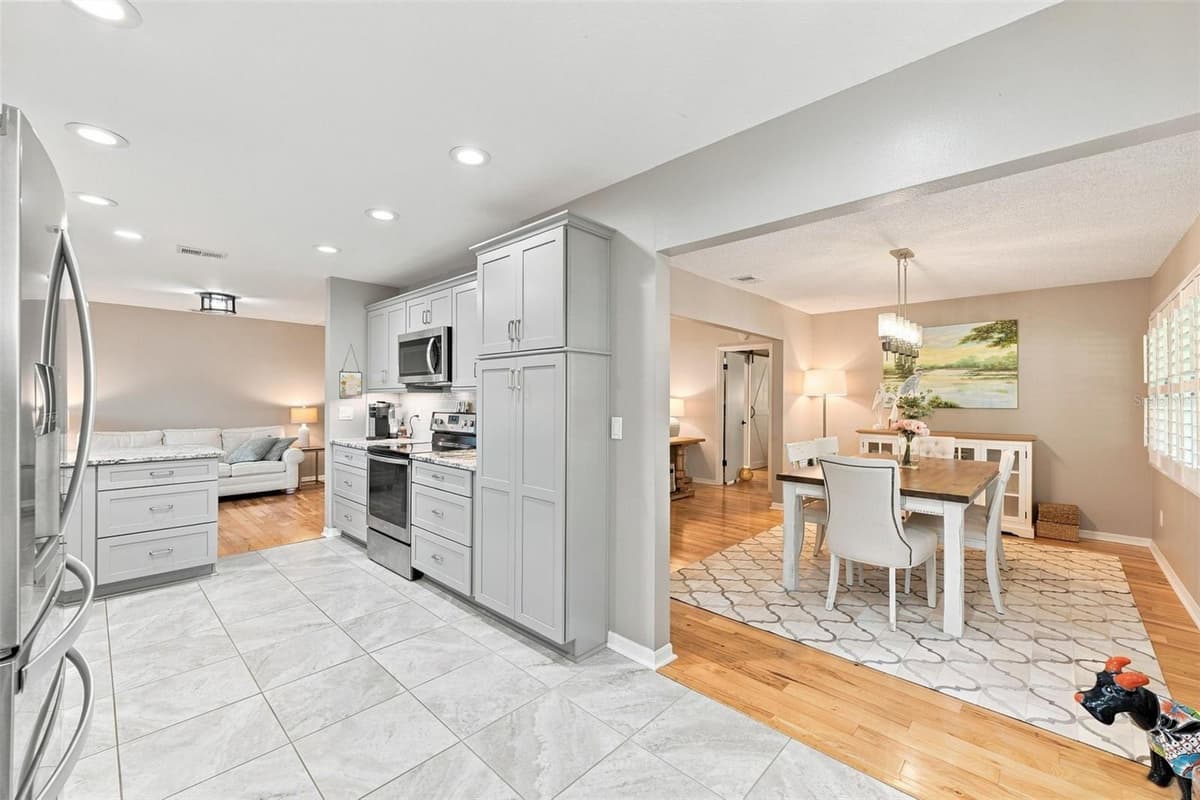2412 LOCKSLEY STREET — photo 16 of 93