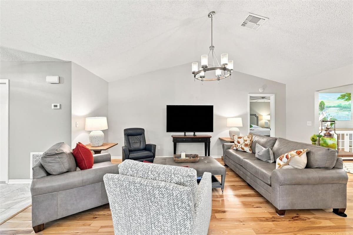 2412 LOCKSLEY STREET — photo 8 of 93