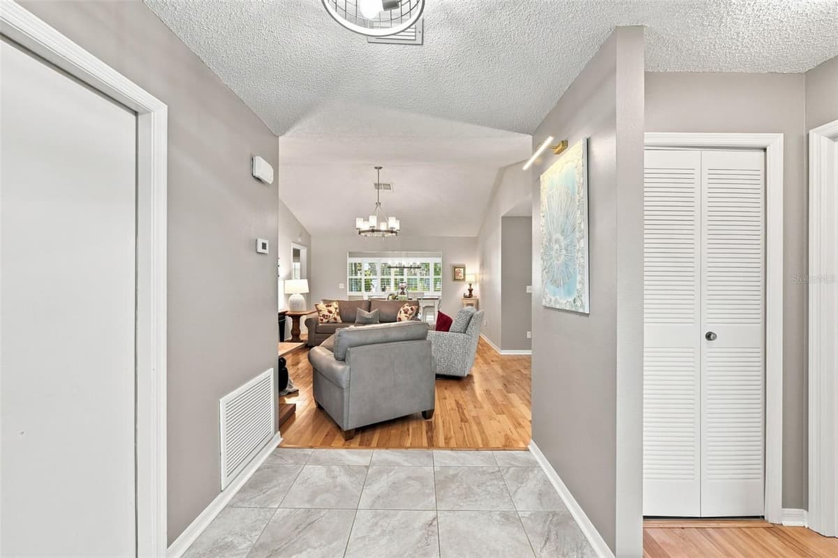 2412 LOCKSLEY STREET — photo 6 of 93