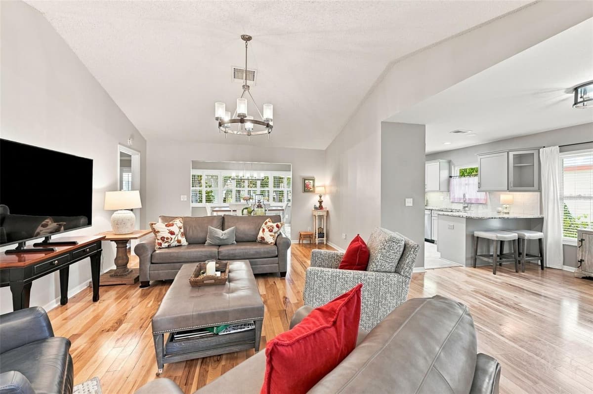 2412 LOCKSLEY STREET — photo 9 of 93