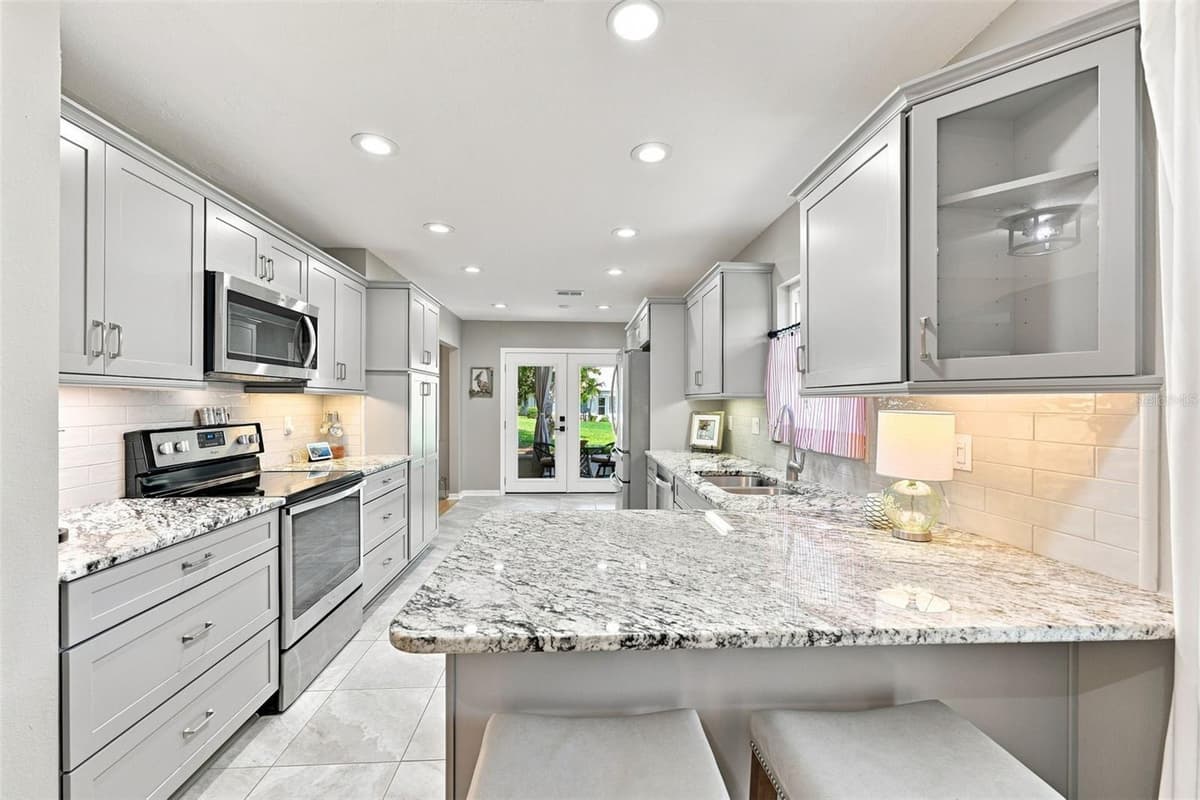2412 LOCKSLEY STREET — photo 12 of 93