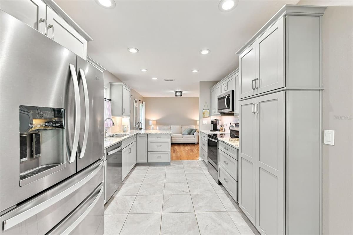 2412 LOCKSLEY STREET — photo 15 of 93