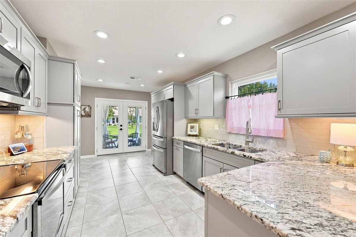 2412 LOCKSLEY STREET — photo 13 of 93