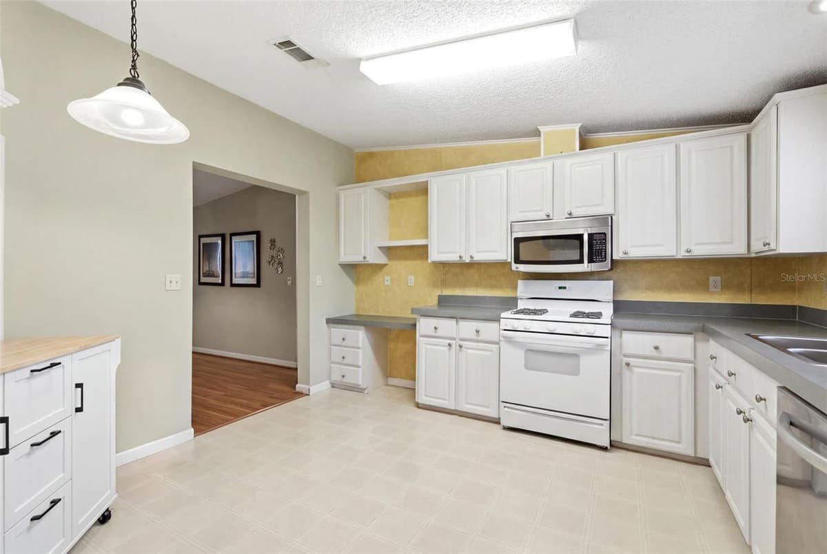 6229 KNOTTY PINE DRIVE — photo 12 of 35