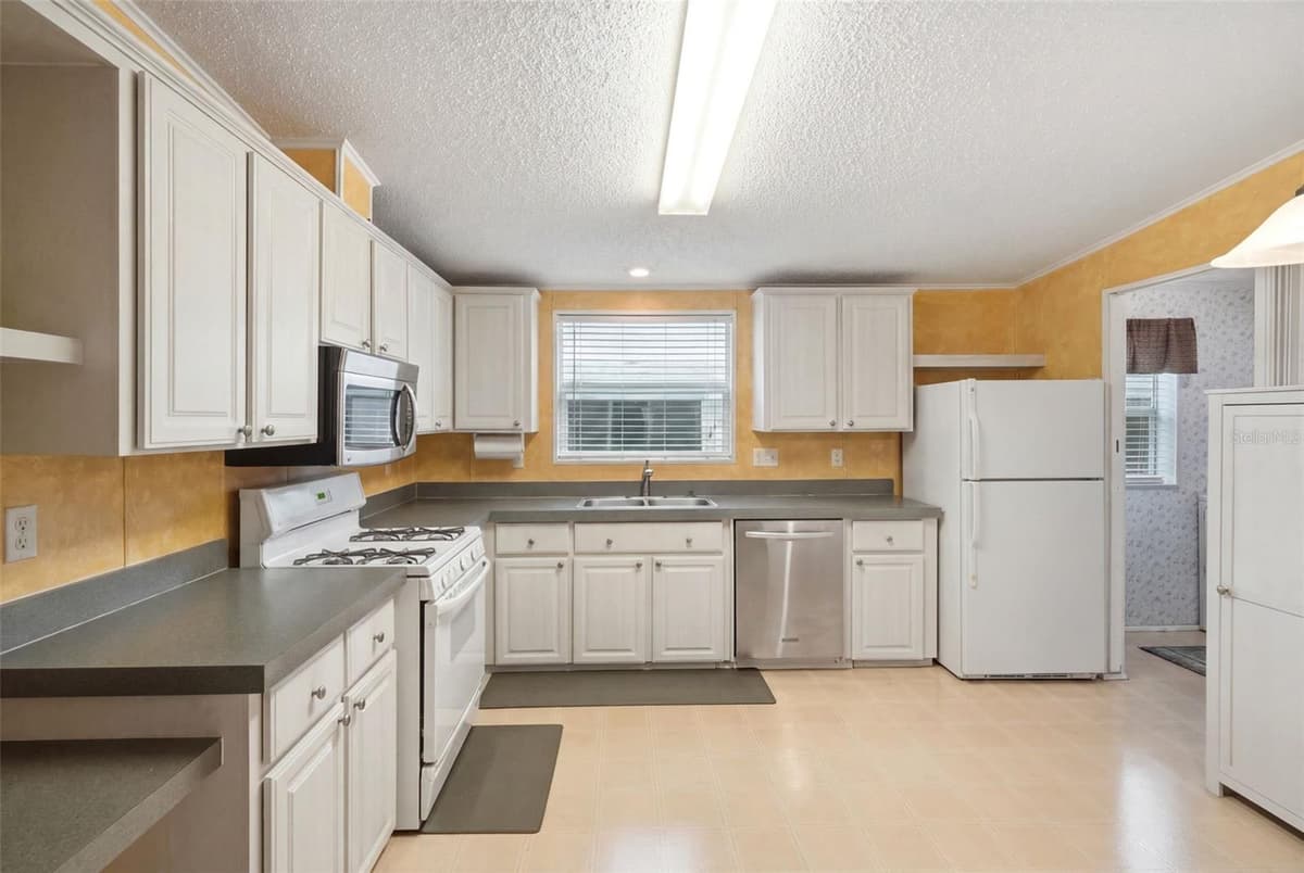 6229 KNOTTY PINE DRIVE — photo 11 of 35