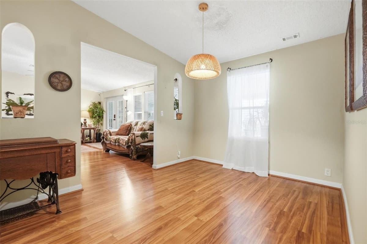 6229 KNOTTY PINE DRIVE — photo 10 of 35