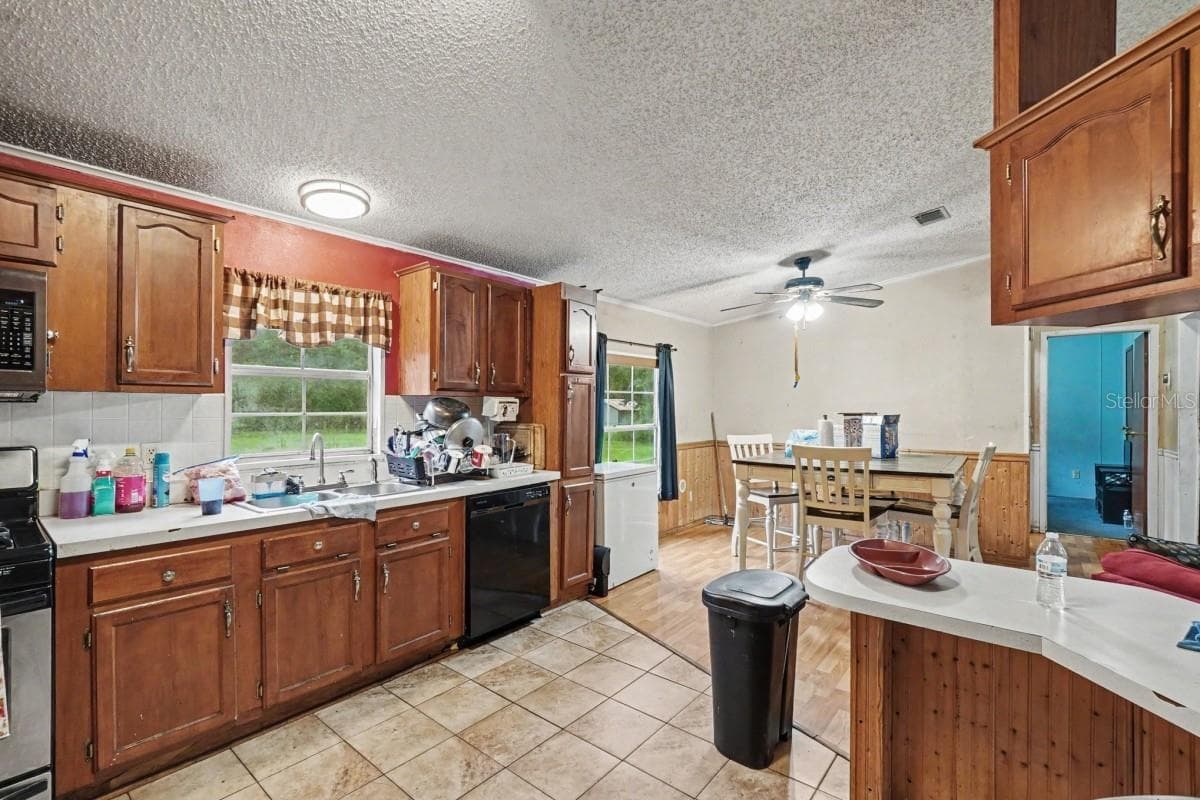 5031 ELM DRIVE — photo 8 of 26