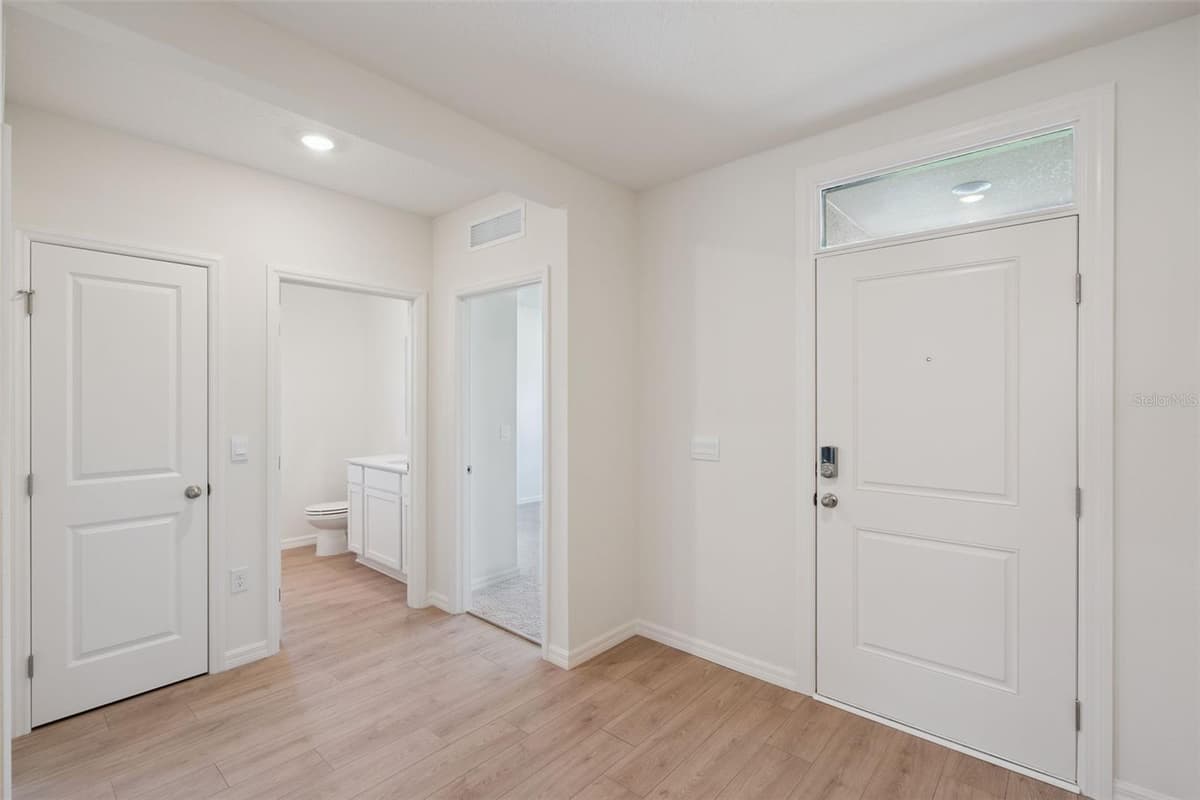 2520 DORSET COURT — photo 2 of 25