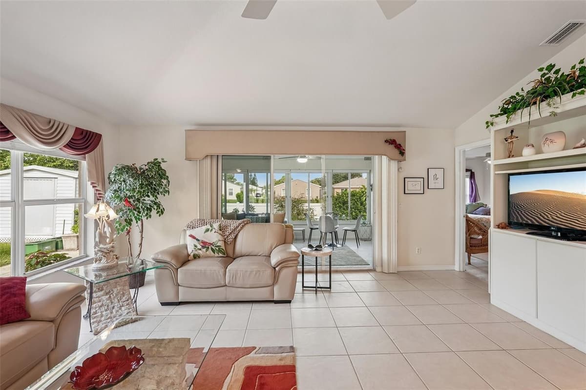 580 ROSE APPLE CIRCLE — photo 9 of 39