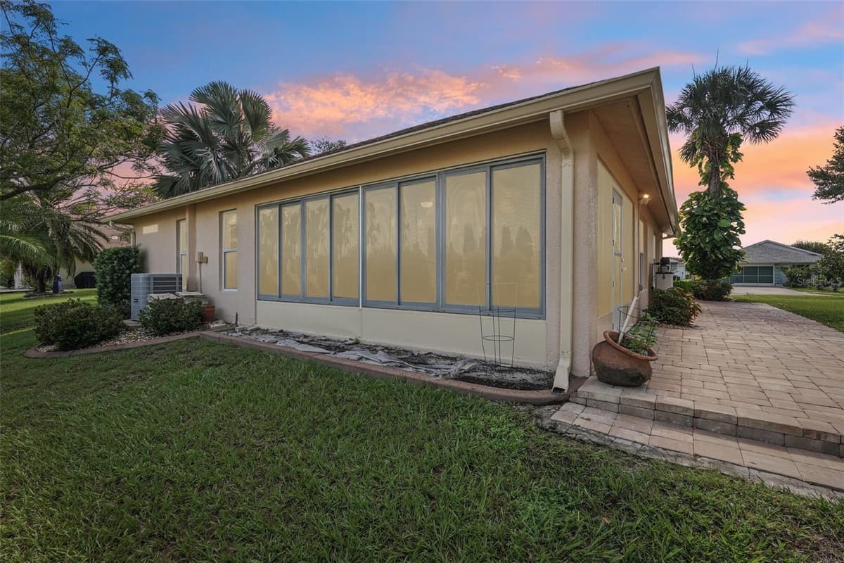 580 ROSE APPLE CIRCLE — photo 31 of 39