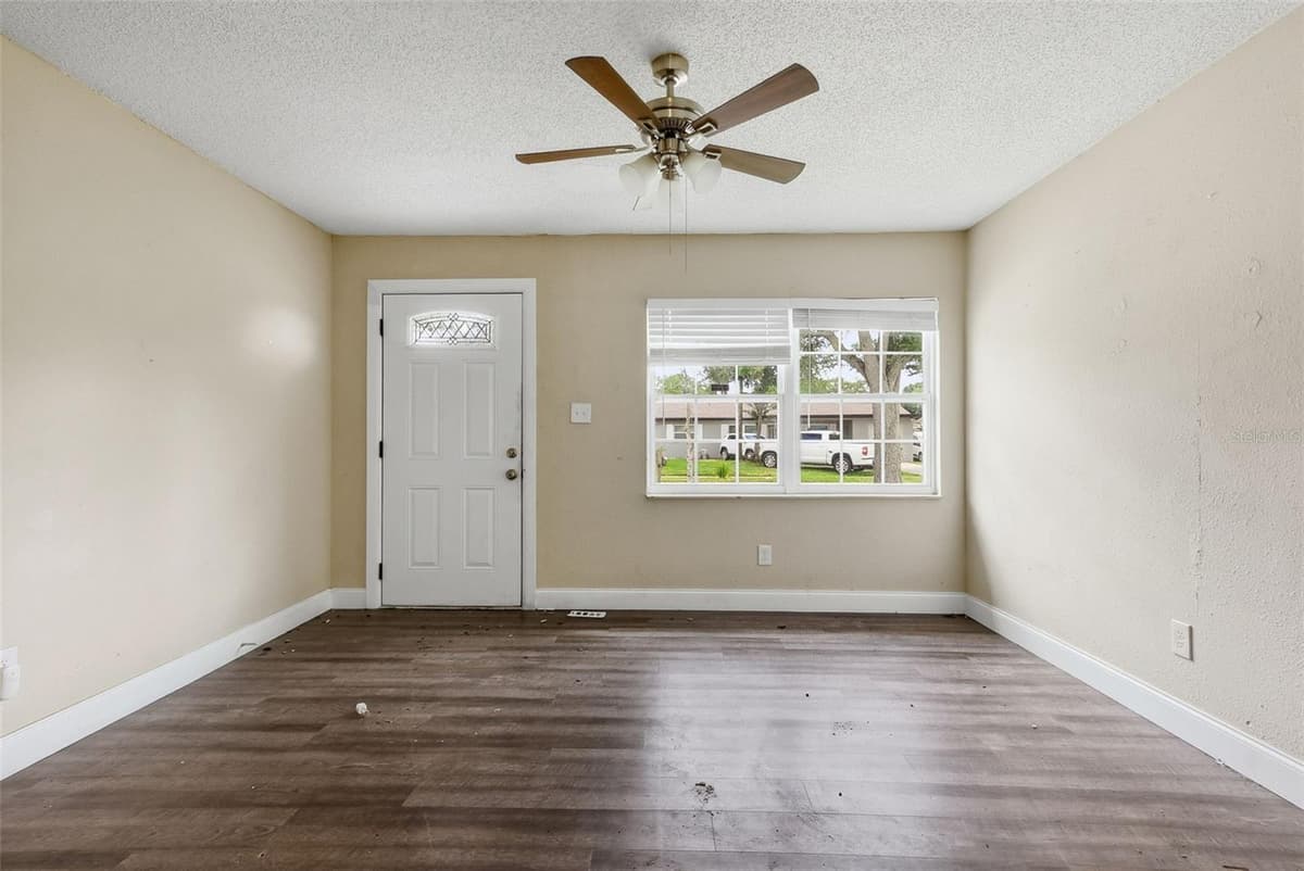 4788 PLEASANT VALLEY COURT — photo 8 of 33