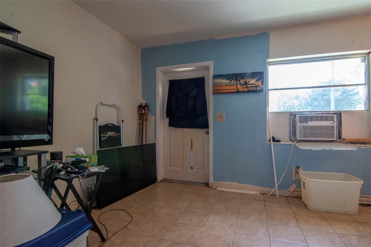 1000 8TH AVENUE — photo 9 of 56