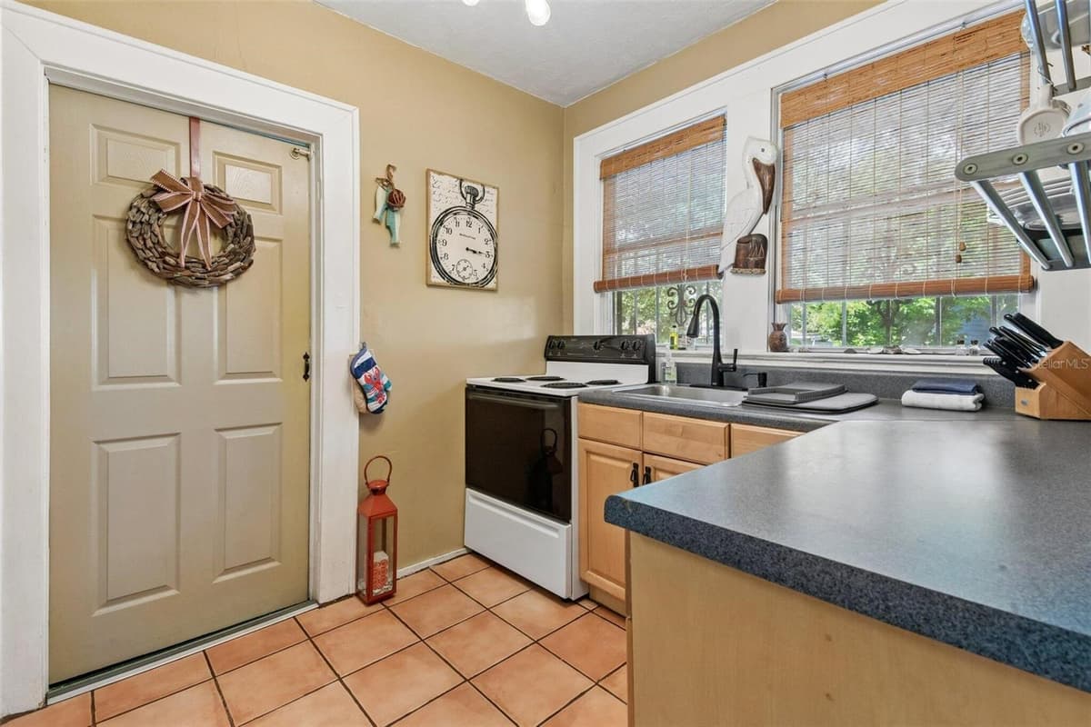 2319 NORTH B STREET — photo 14 of 25