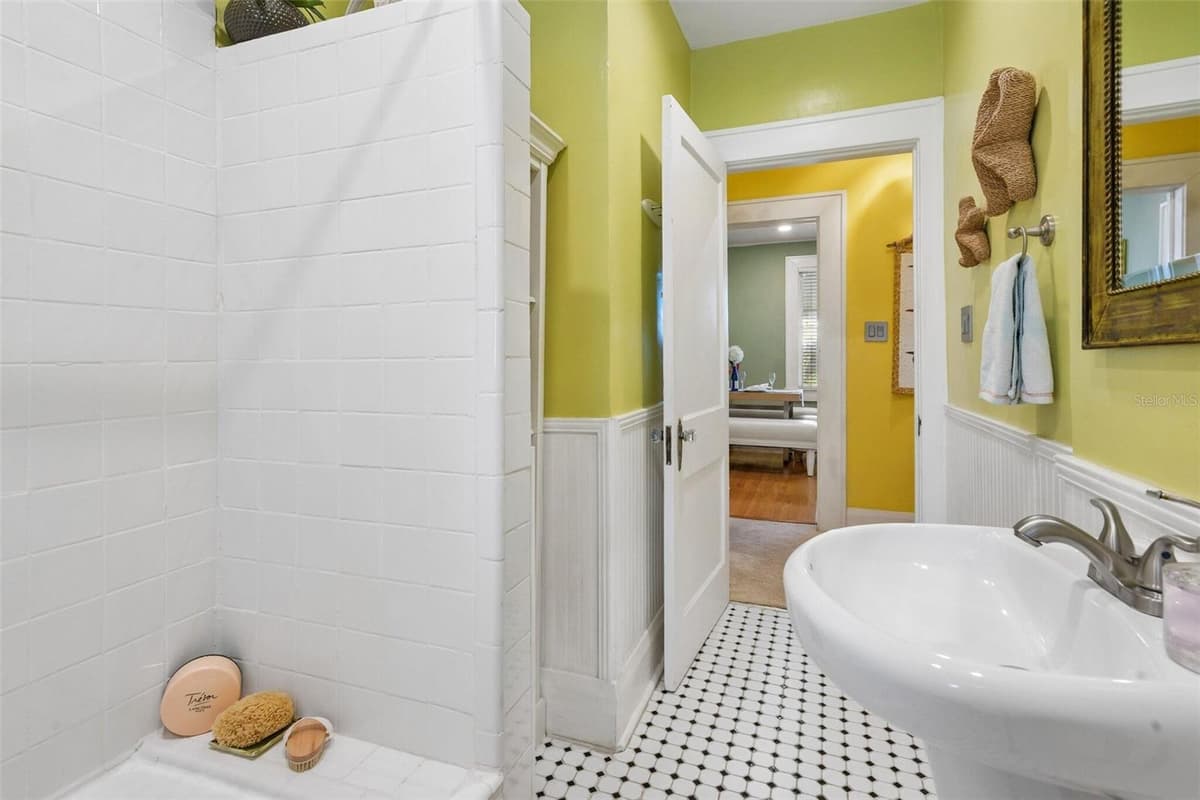 2319 NORTH B STREET — photo 19 of 25