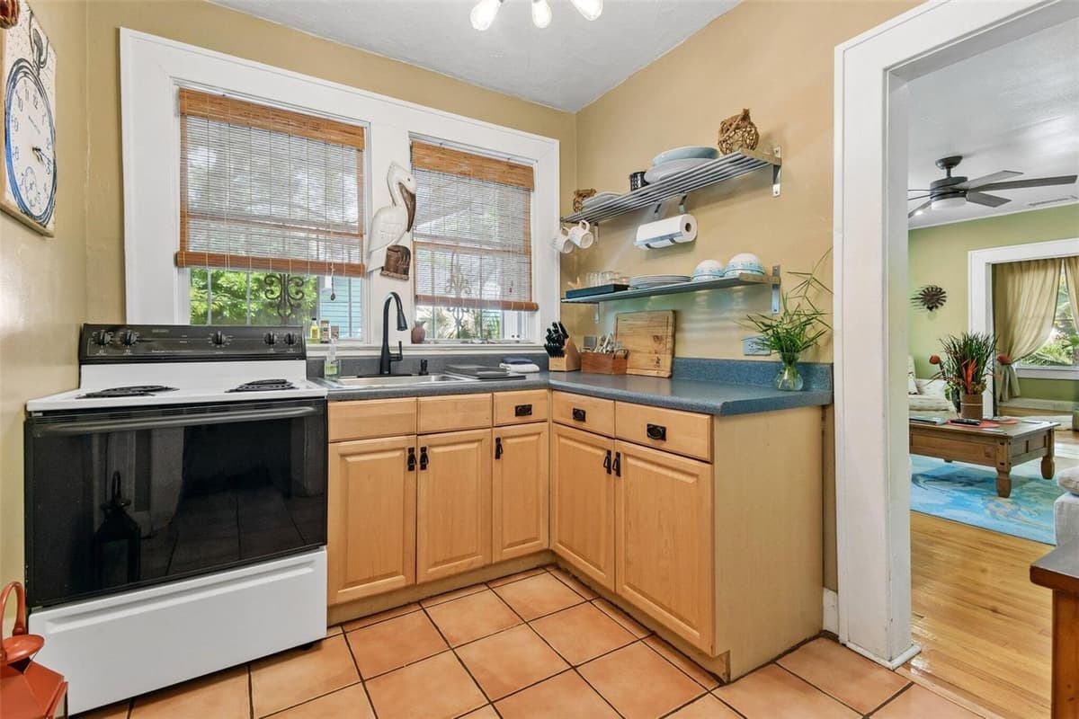 2319 NORTH B STREET — photo 13 of 25