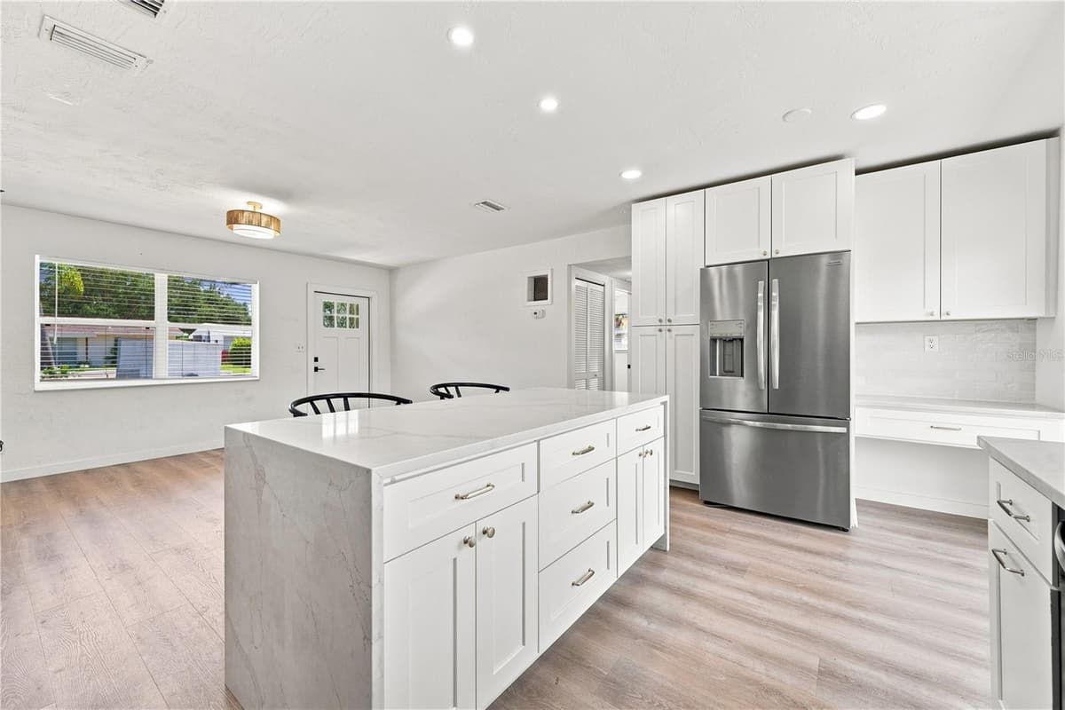 933 41ST AVENUE — photo 4 of 34