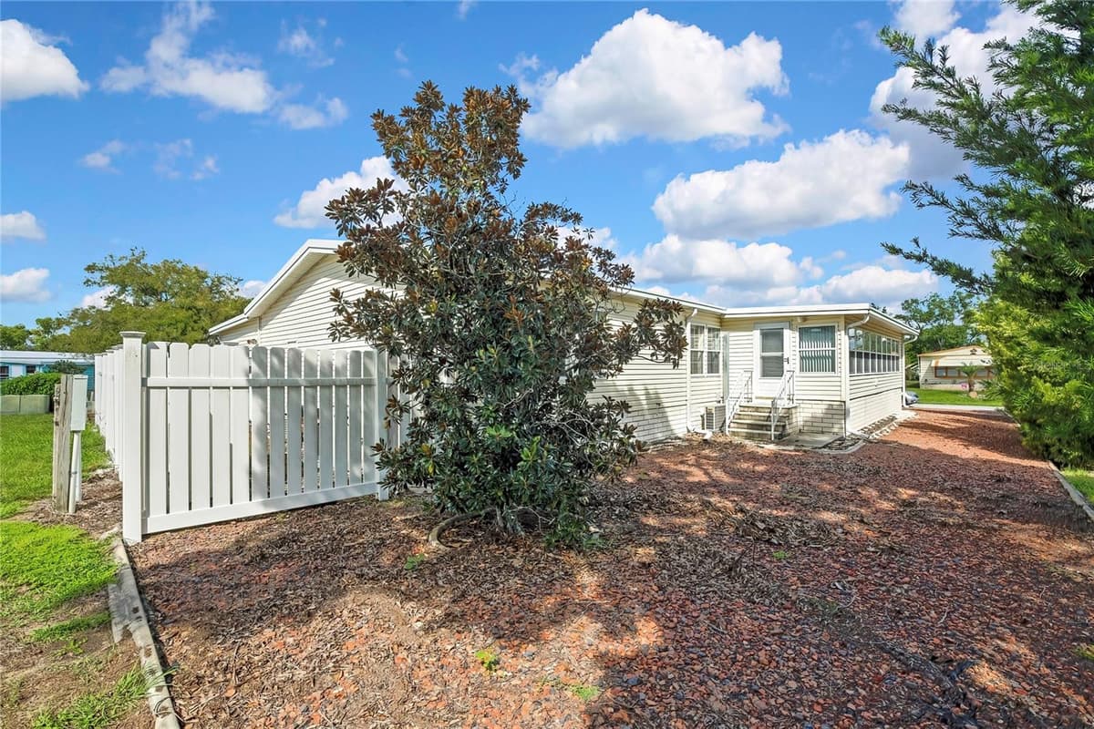 14992 RIALTO AVENUE — photo 46 of 69