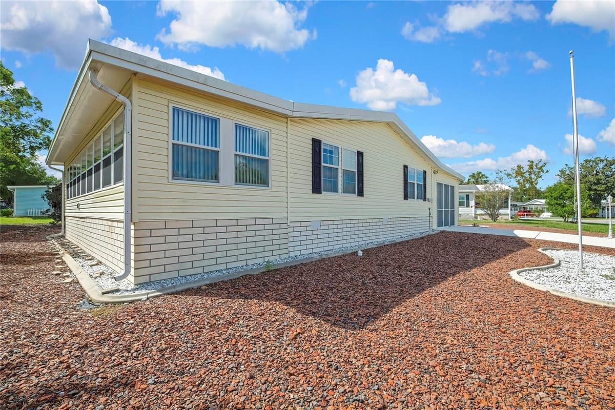 14992 RIALTO AVENUE — photo 4 of 69