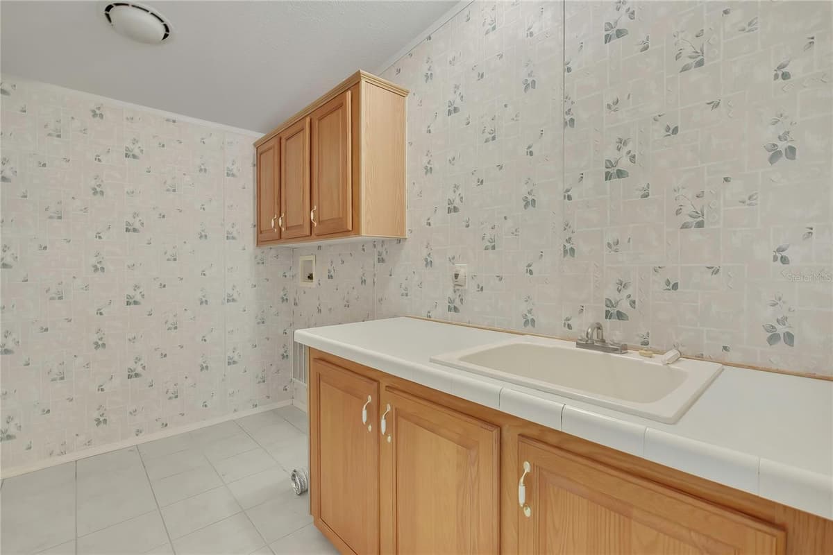 14992 RIALTO AVENUE — photo 34 of 69