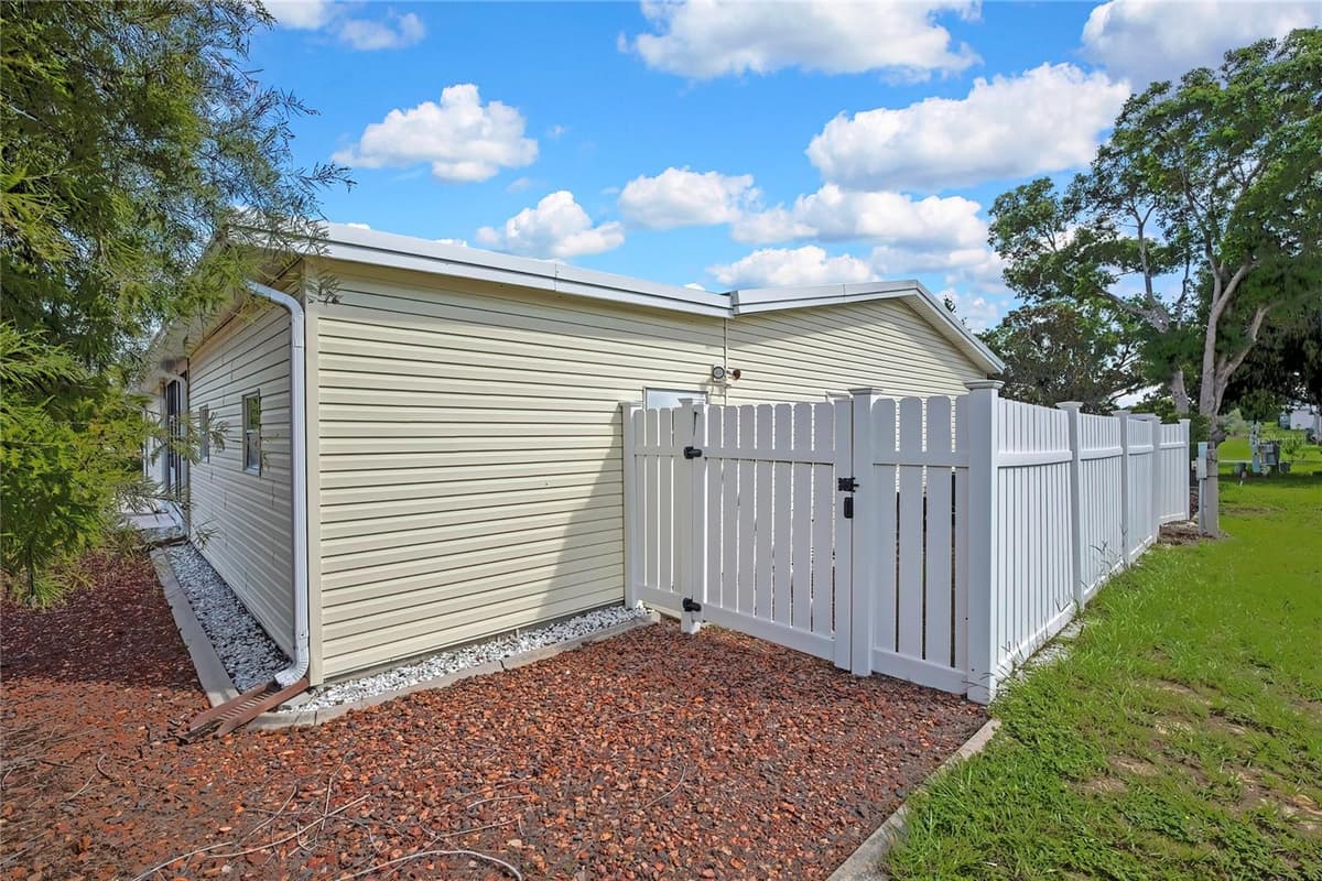 14992 RIALTO AVENUE — photo 44 of 69