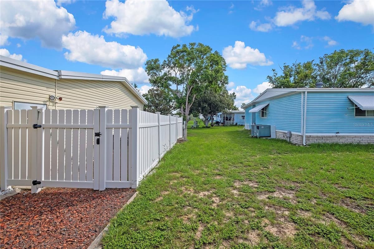 14992 RIALTO AVENUE — photo 45 of 69