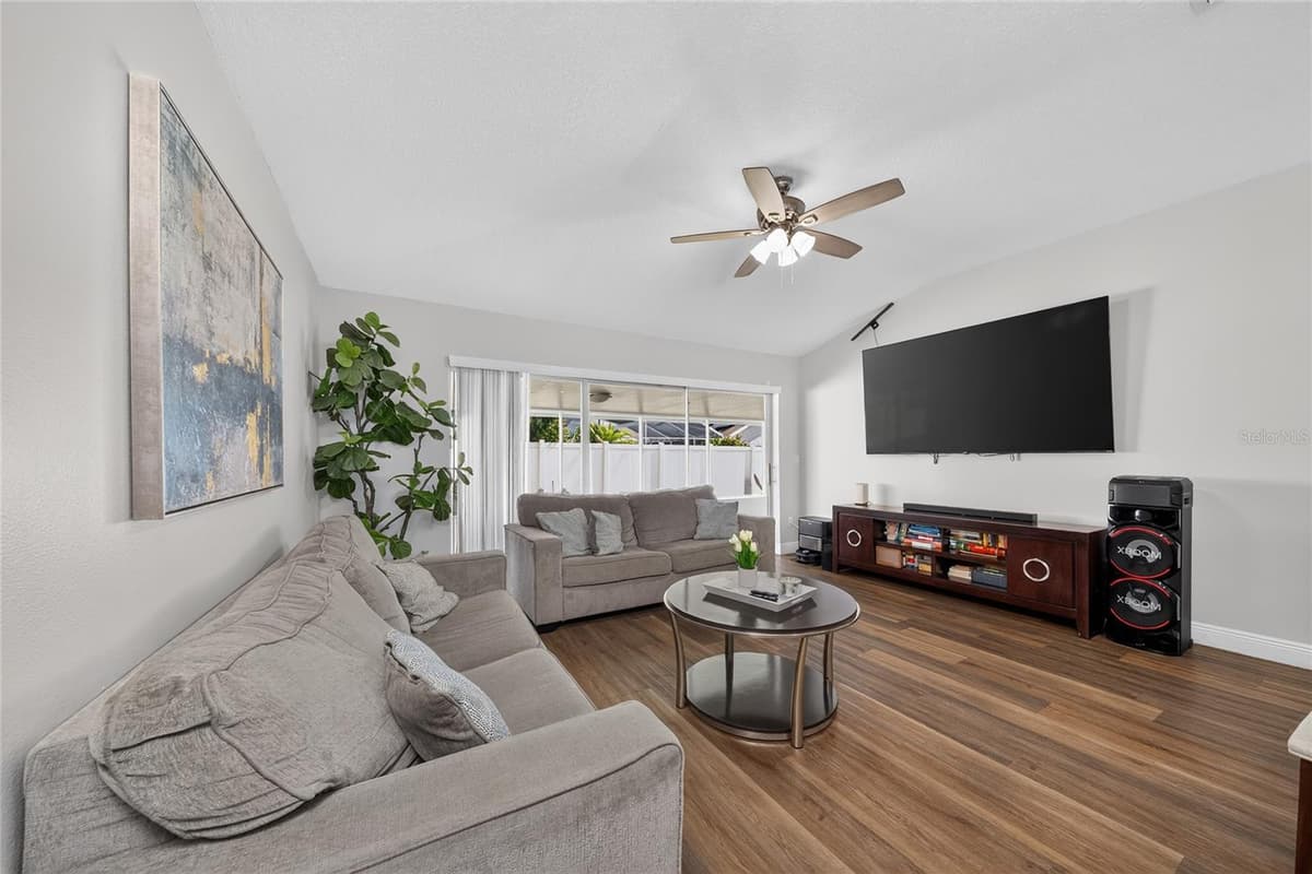 8809 PARLIAMENT COURT — photo 11 of 30