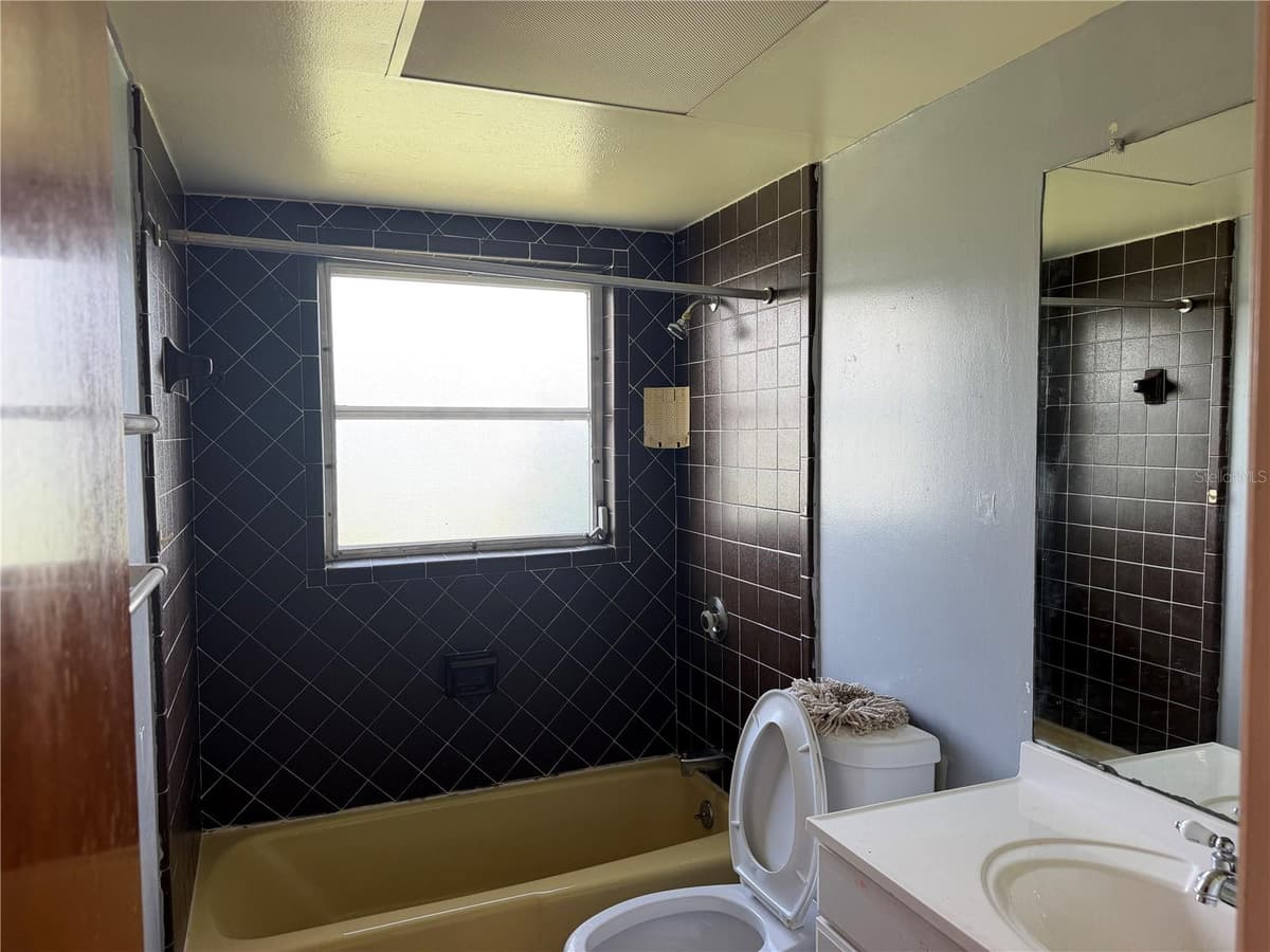 563 BEAL STREET — photo 10 of 12