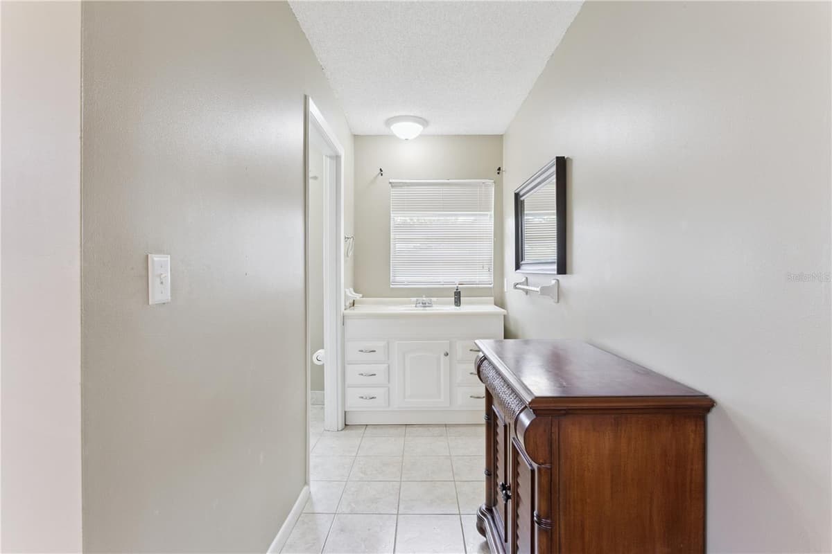 4880 SANTA ROSA AVENUE — photo 18 of 38
