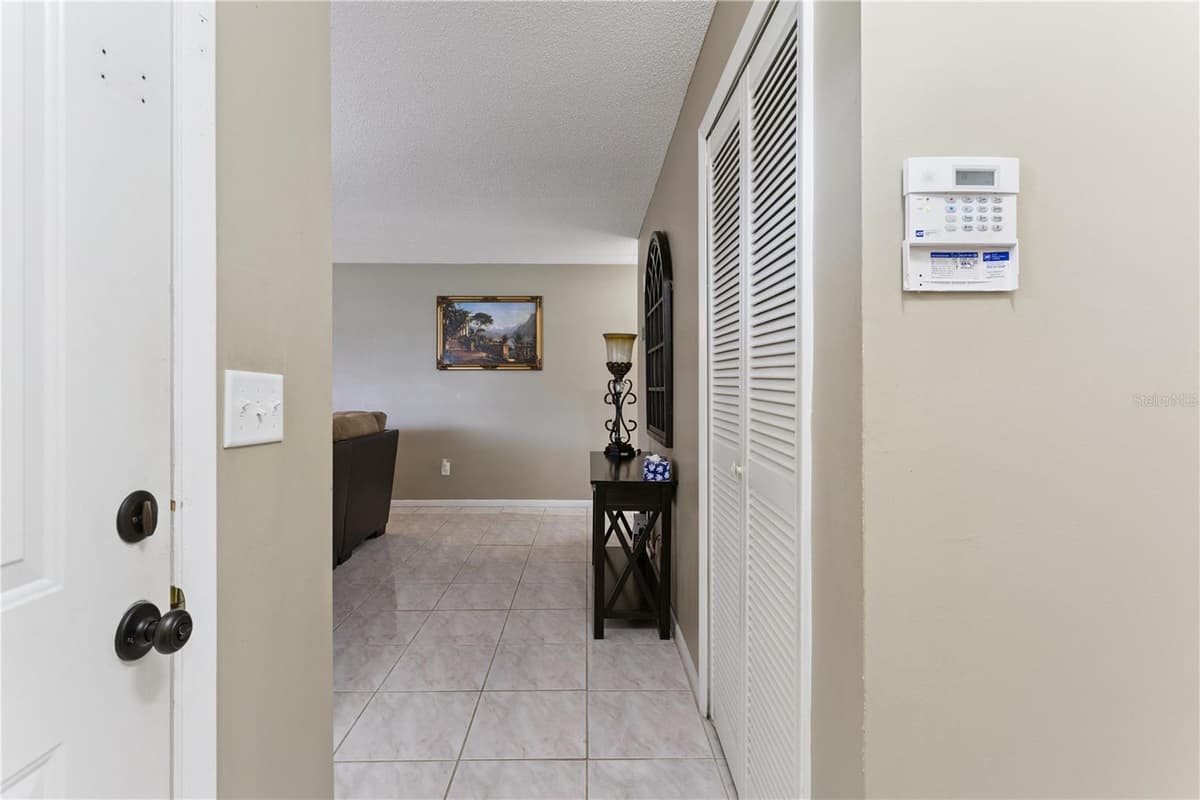 4880 SANTA ROSA AVENUE — photo 4 of 38