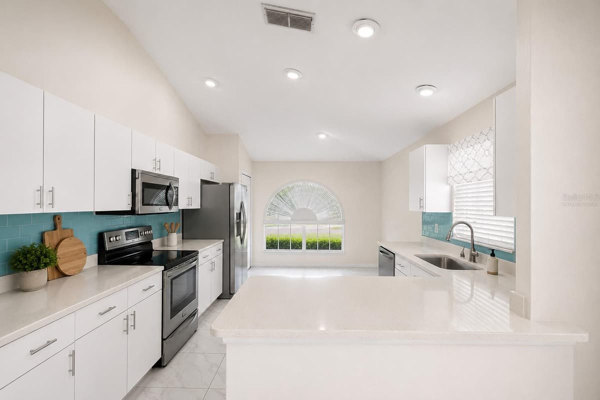 30603 TREMONT DRIVE — photo 4 of 17