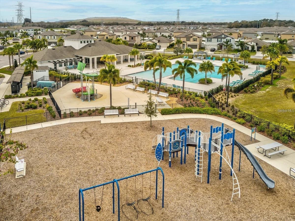 7222 RONNIE GARDEN COURT — photo 4 of 28