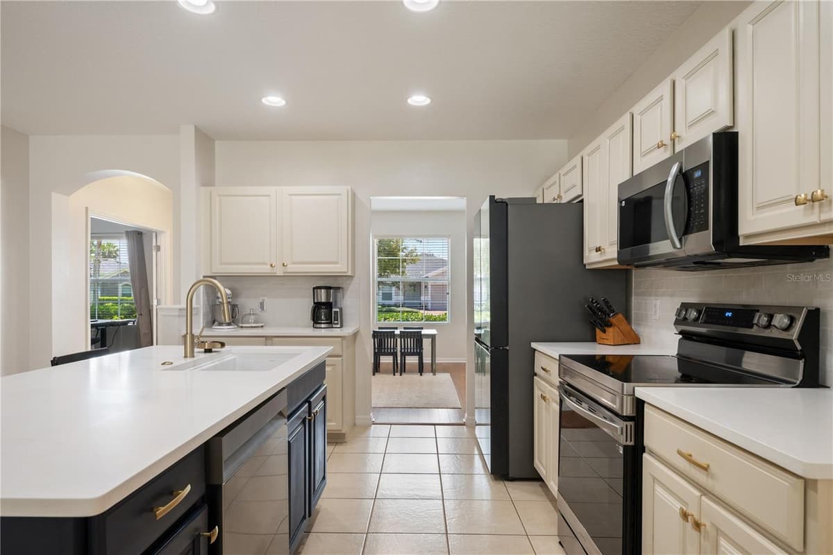 618 BAINBRIDGE LOOP — photo 8 of 32