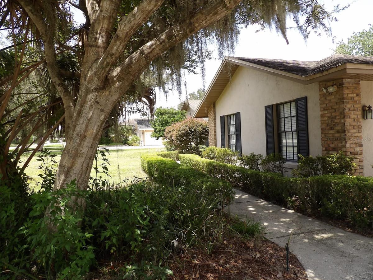 6282 FORESTWOOD DRIVE — photo 3 of 38