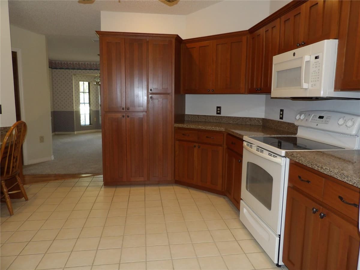 6282 FORESTWOOD DRIVE — photo 9 of 38