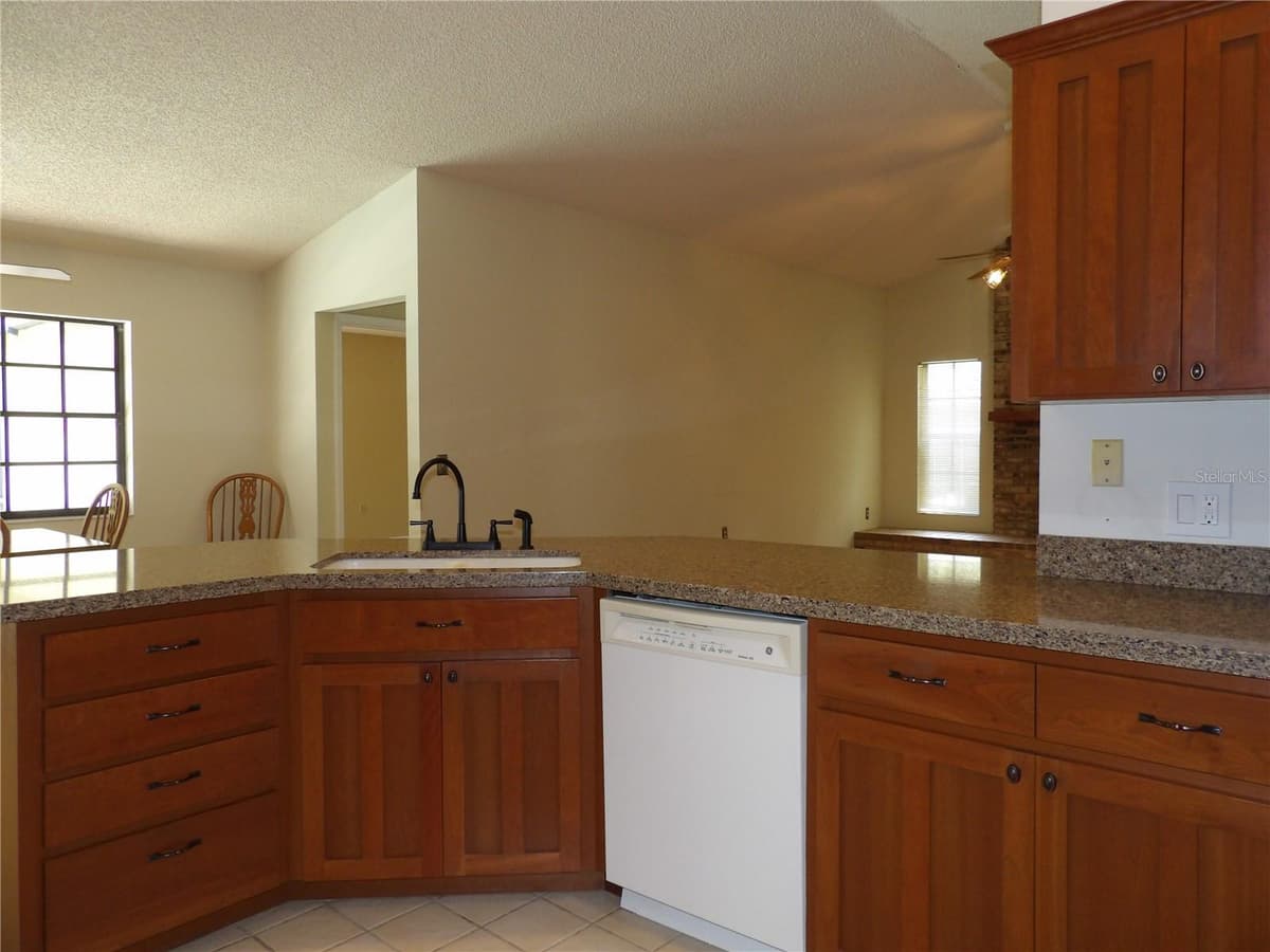 6282 FORESTWOOD DRIVE — photo 11 of 38