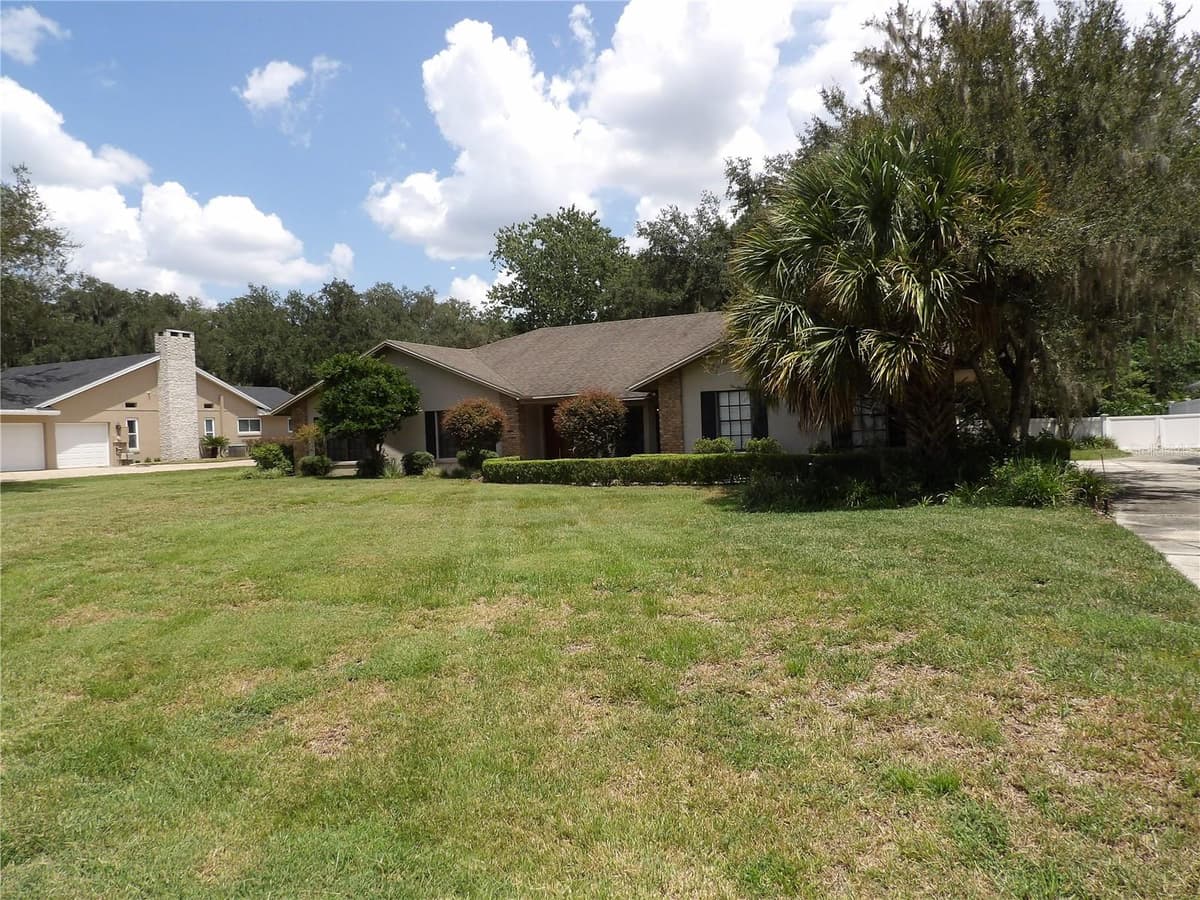 6282 FORESTWOOD DRIVE — photo 2 of 38