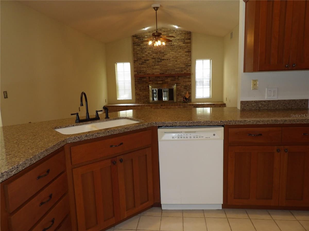 6282 FORESTWOOD DRIVE — photo 12 of 38