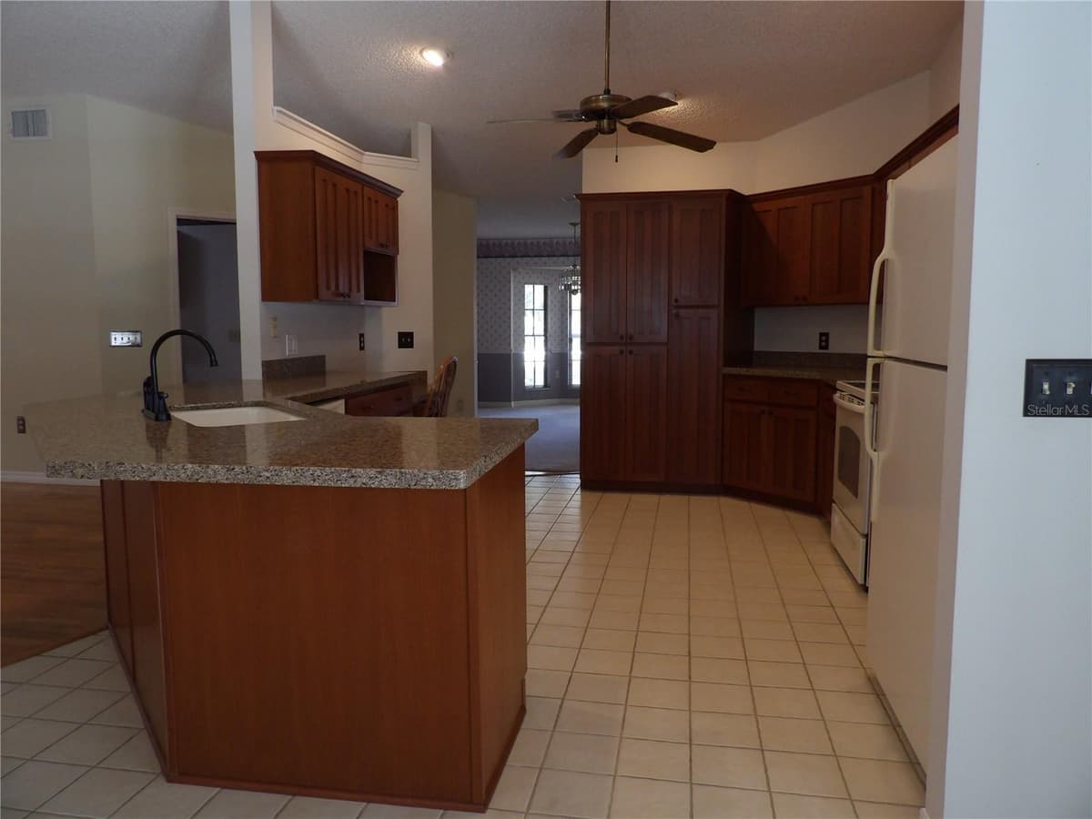 6282 FORESTWOOD DRIVE — photo 8 of 38