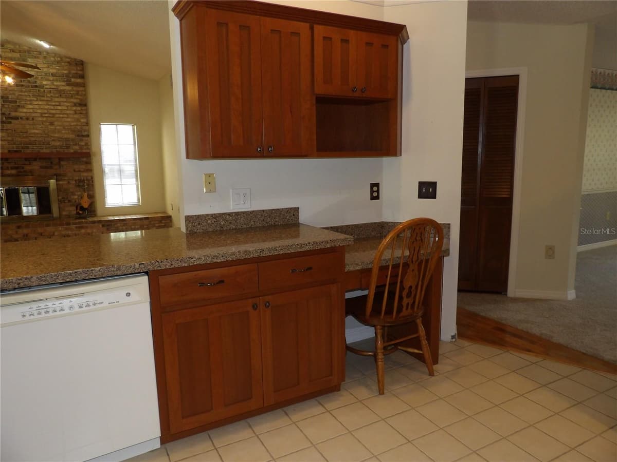 6282 FORESTWOOD DRIVE — photo 13 of 38