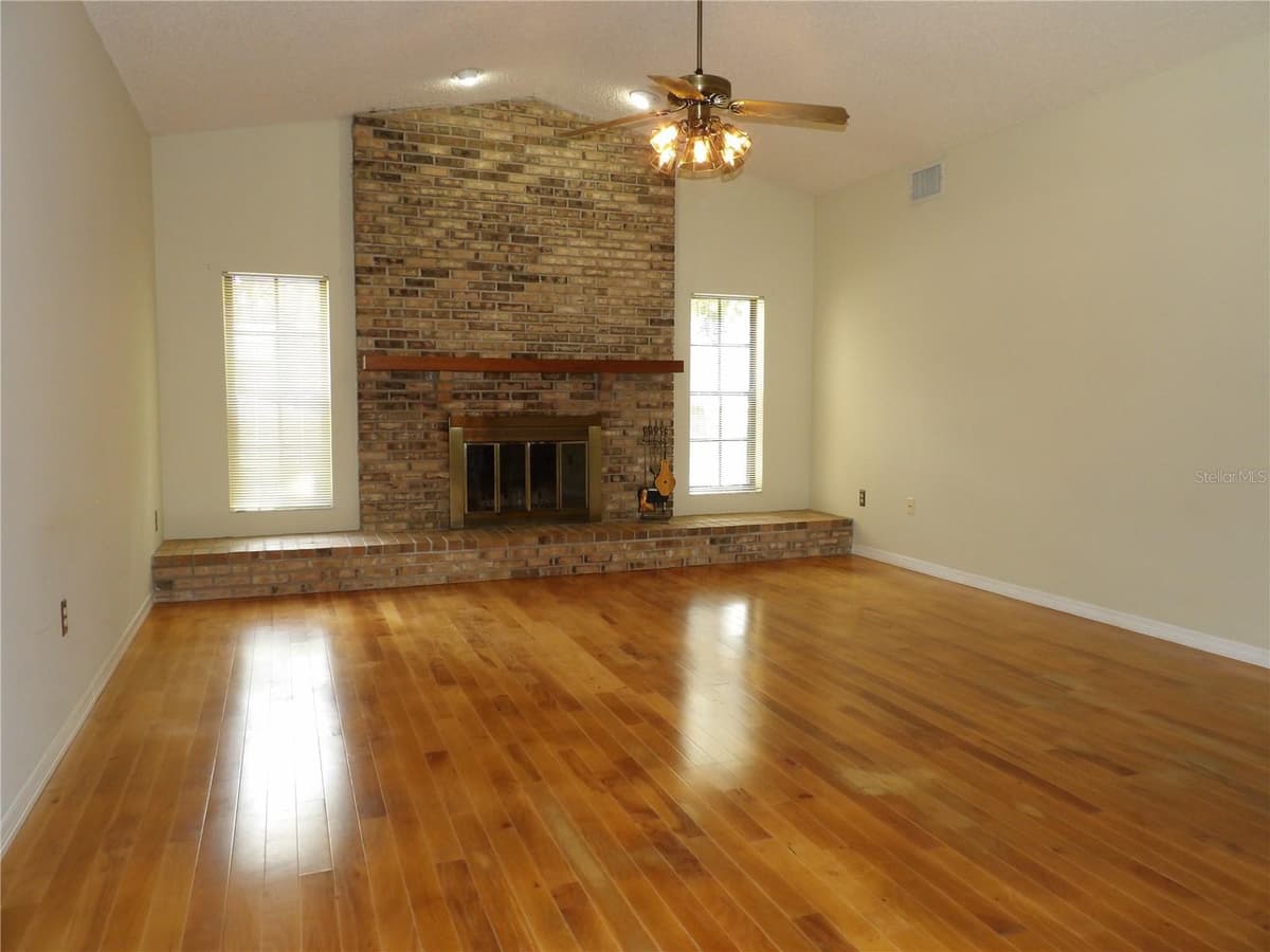 6282 FORESTWOOD DRIVE — photo 5 of 38