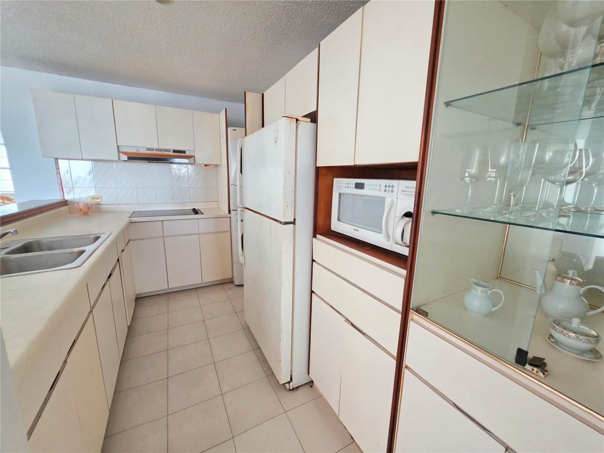 650 SERGIO CUEVAS BUSTAMANTE — photo 11 of 21
