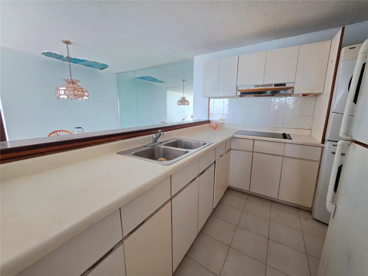 650 SERGIO CUEVAS BUSTAMANTE — photo 10 of 21